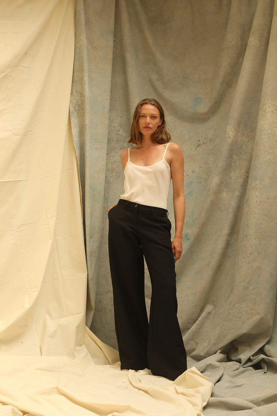 ESSENTIAL SILK CAMI TOP 