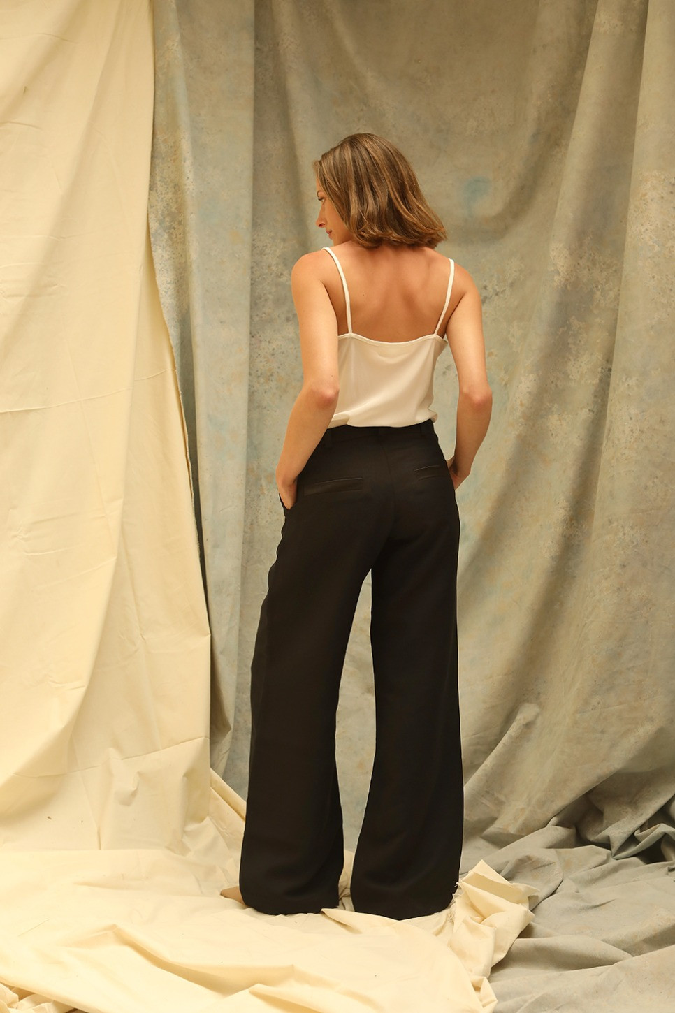 ESSENTIAL SILK CAMI TOP 