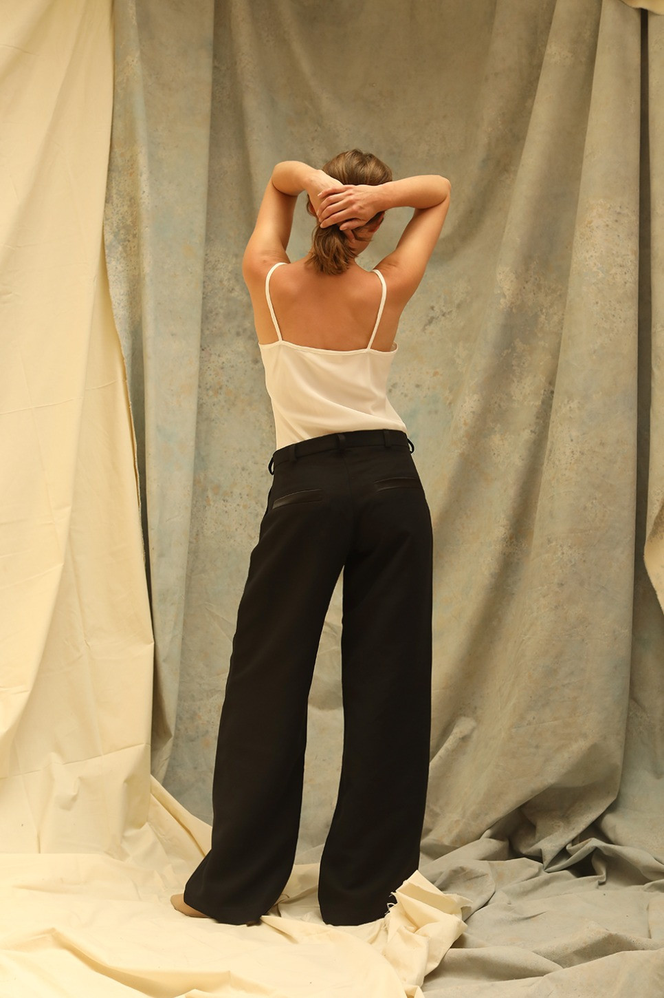 ESSENTIAL SILK CAMI TOP 
