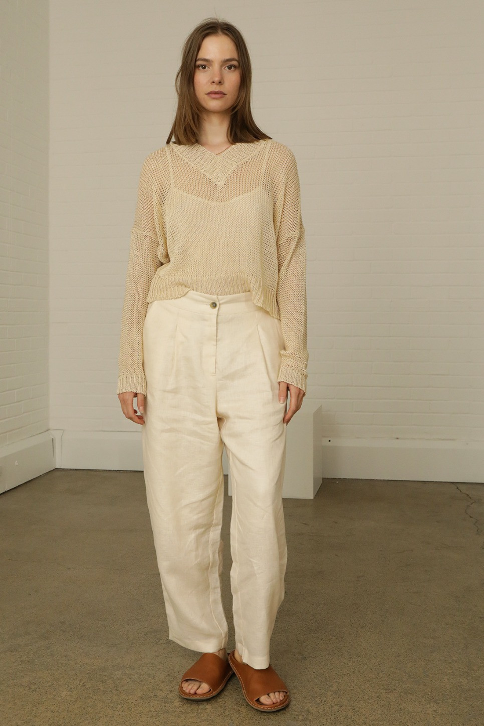 LINEN BARREL LEG PANTS IN CREAM 
