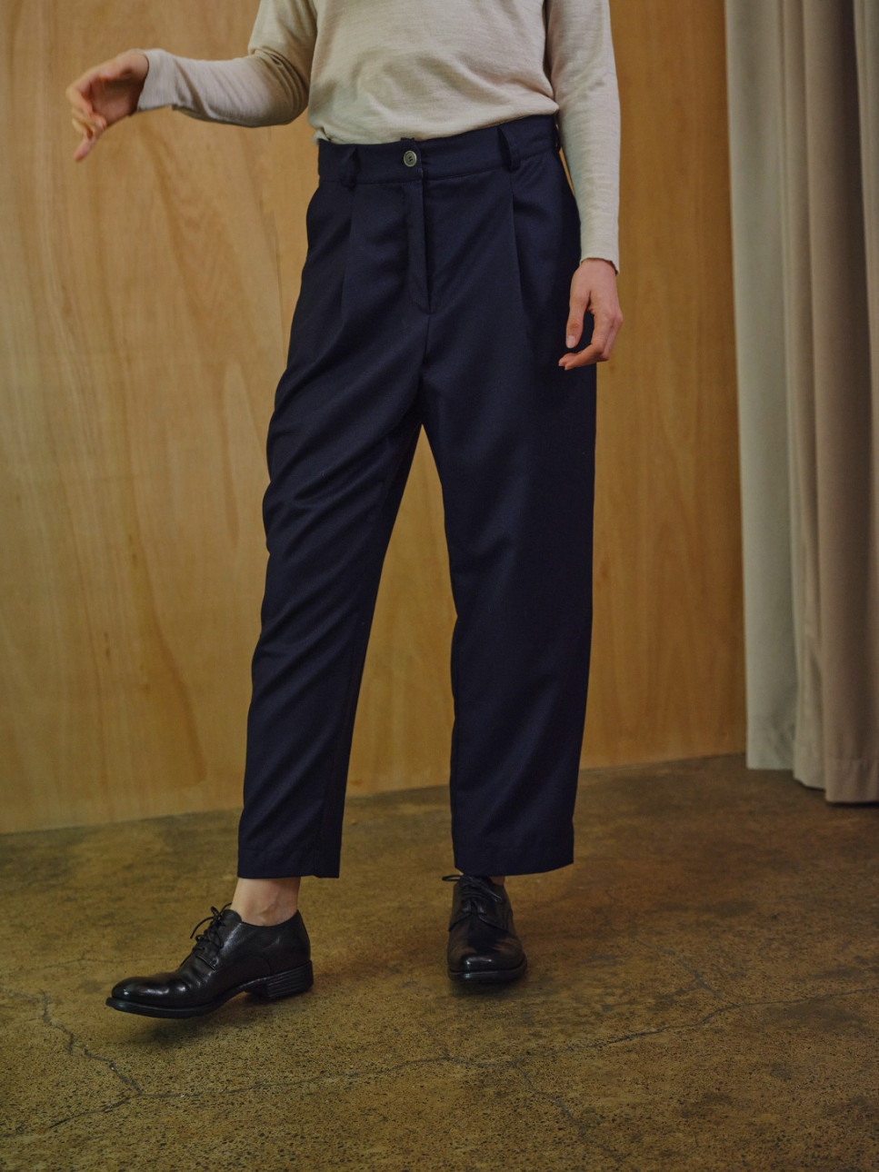 KAYDEN TAILORED BARREL LEG PANTS 