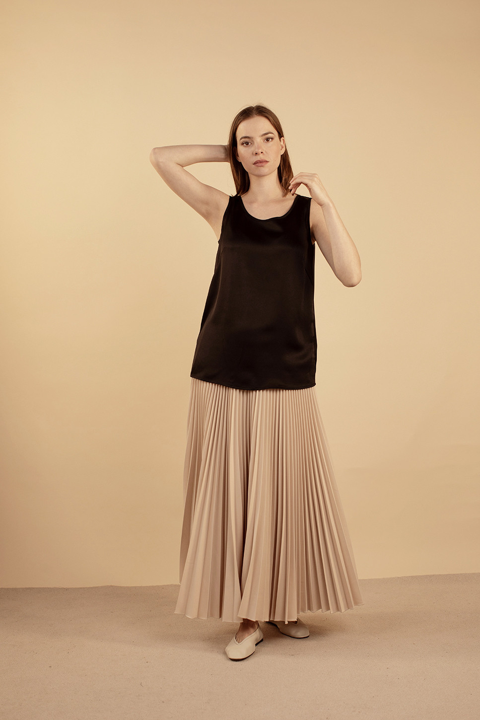 KIRA CLASSIC CUT PLEATED SKIRT 