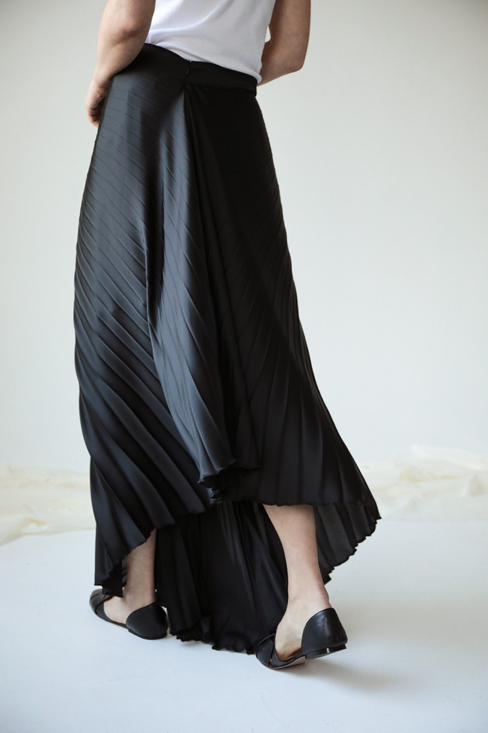 THE BLACK ANAIS PLEATED SKIRT 