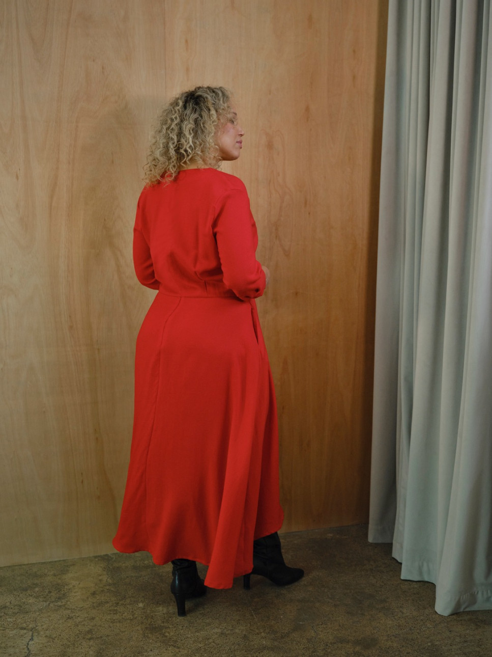 SCARLETT V-NECK WOOL DRESS