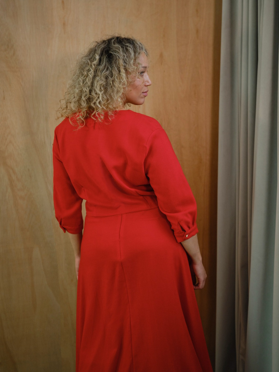 SCARLETT V-NECK WOOL DRESS