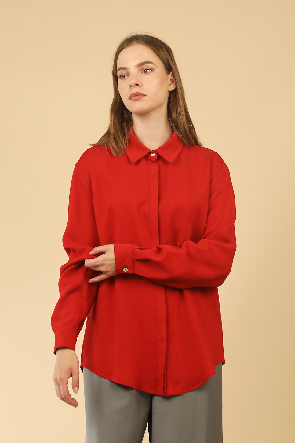 THE TABBY ESSENTIAL SHIRT IN CHERRY RED 