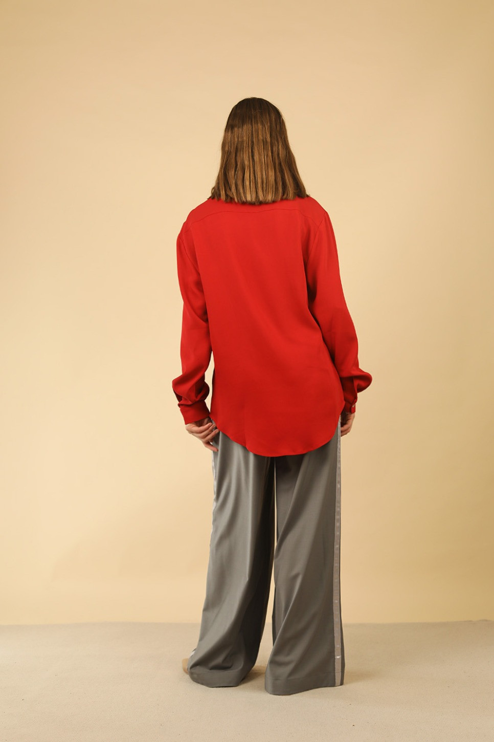 THE TABBY ESSENTIAL SHIRT IN CHERRY RED 