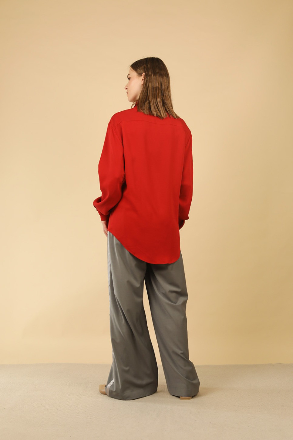 THE TABBY ESSENTIAL SHIRT IN CHERRY RED 