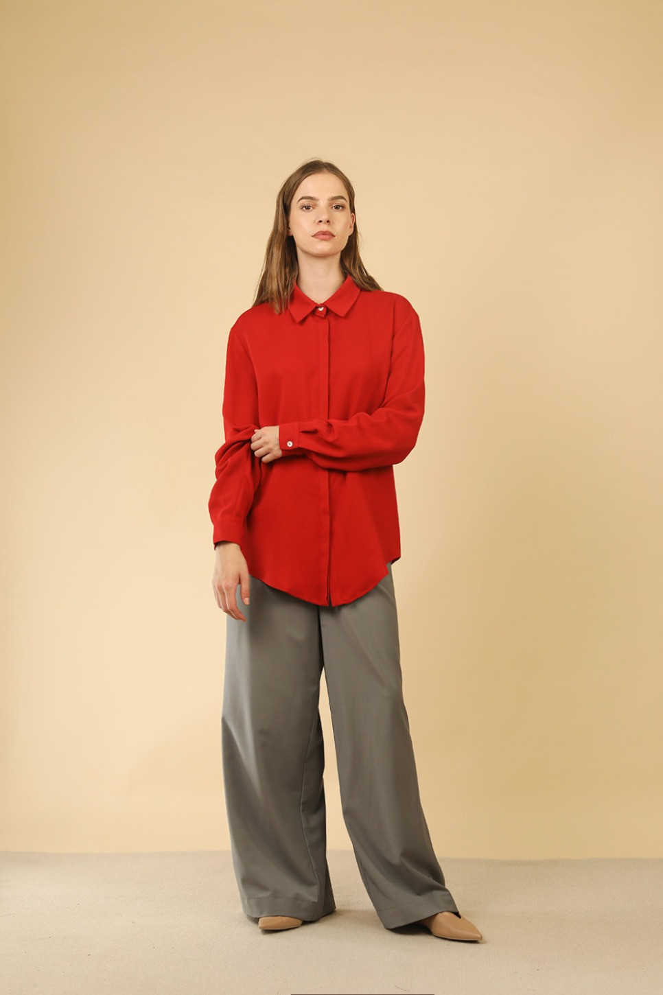 THE TABBY ESSENTIAL SHIRT IN CHERRY RED 