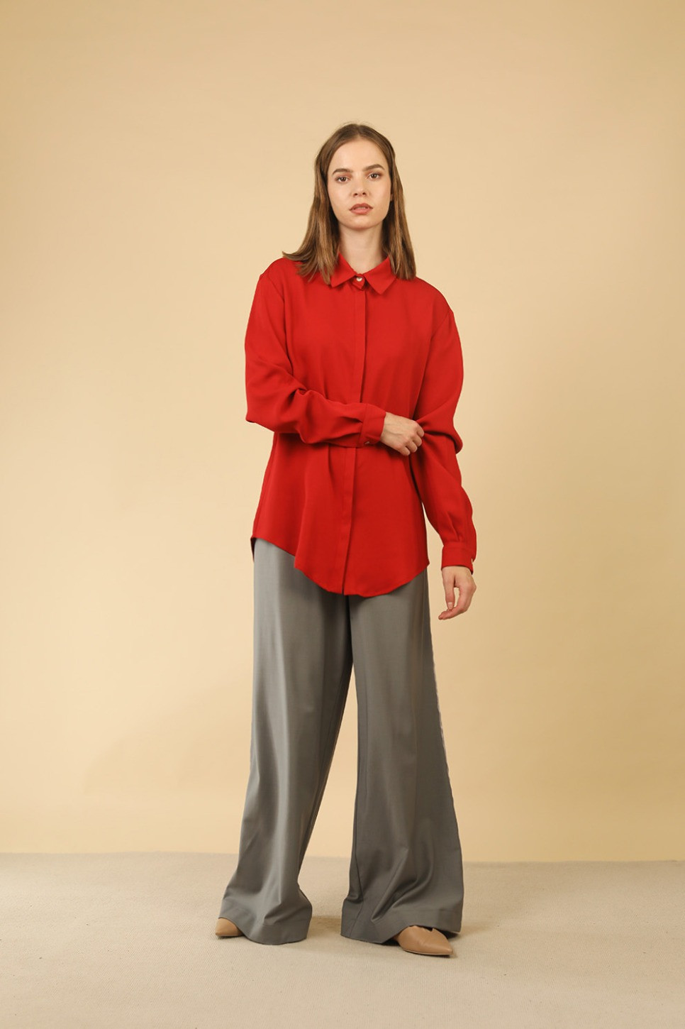 THE TABBY ESSENTIAL SHIRT IN CHERRY RED 
