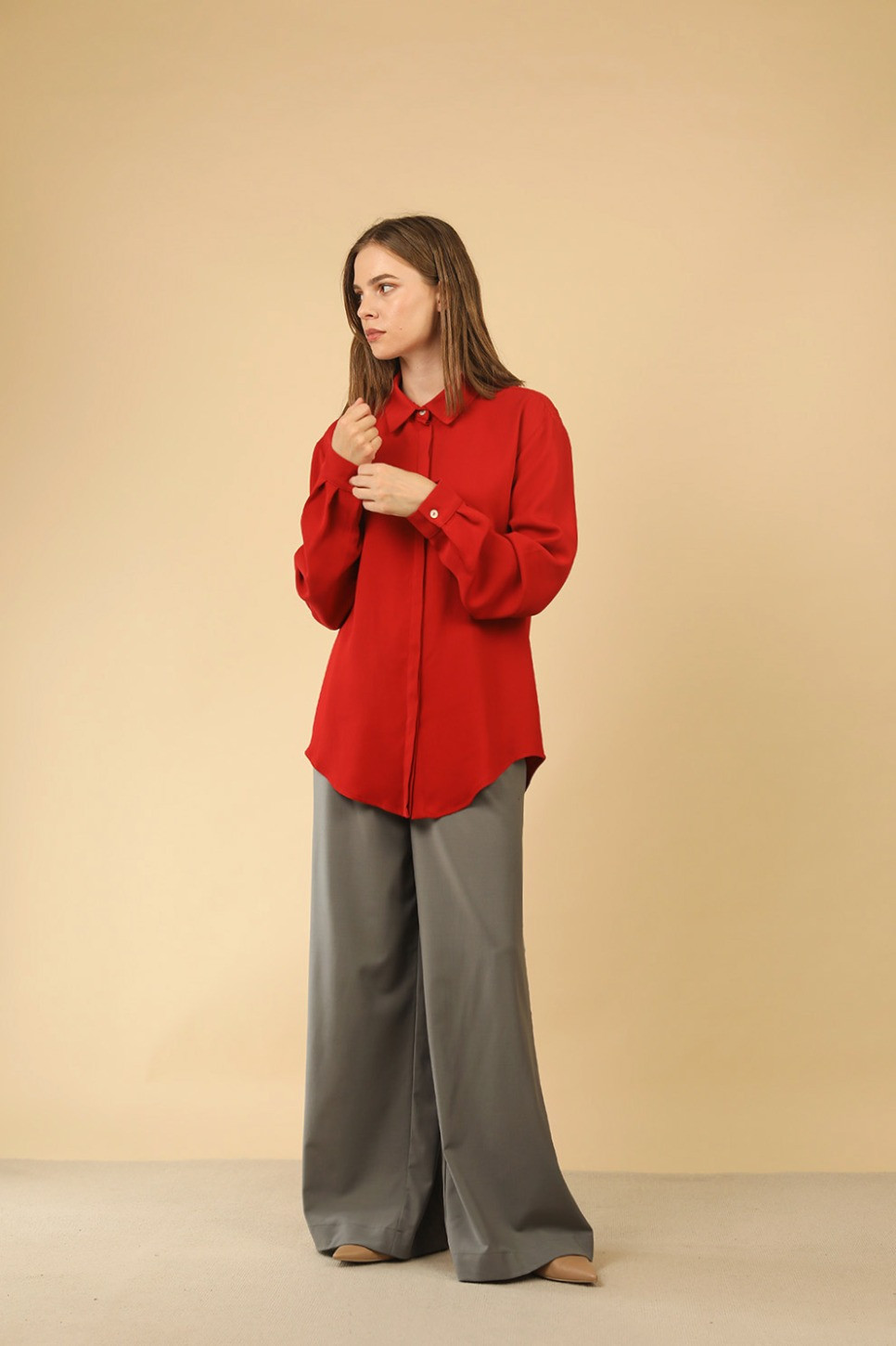 THE TABBY ESSENTIAL SHIRT IN CHERRY RED 