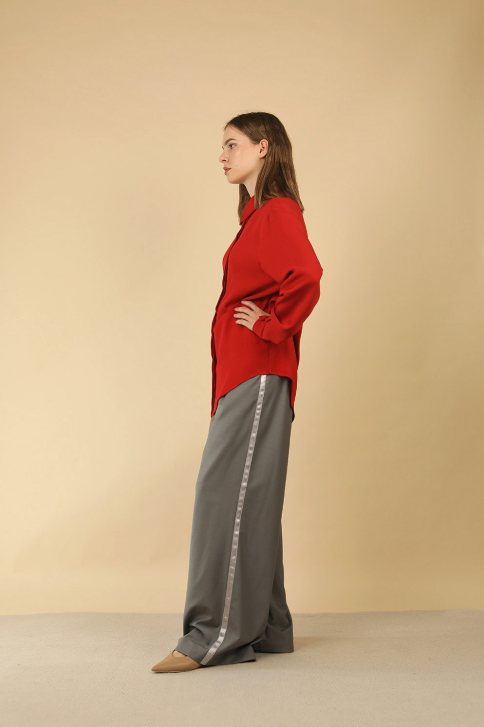 THE TABBY ESSENTIAL SHIRT IN CHERRY RED 